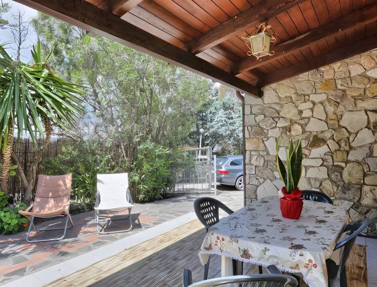 Apartment 'Tramonto' with Private Terrace, Wi-Fi and Air Conditioning — photo 4