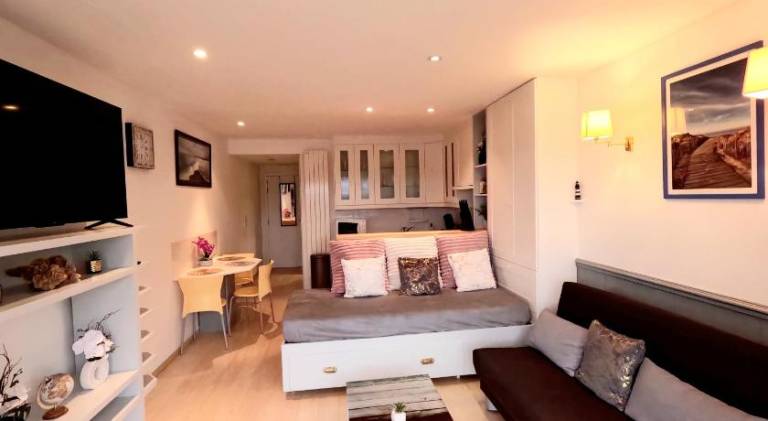 Holiday apartment with pool in Nieuwpoort