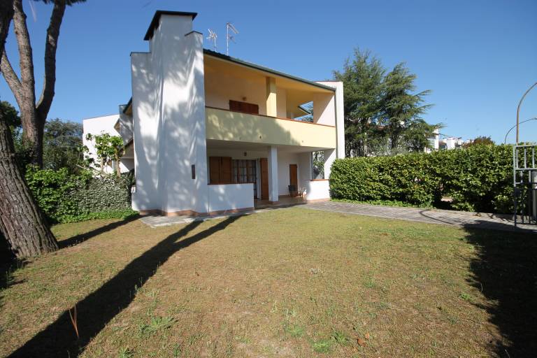 Villa with garden & grill | Garden view — photo 3