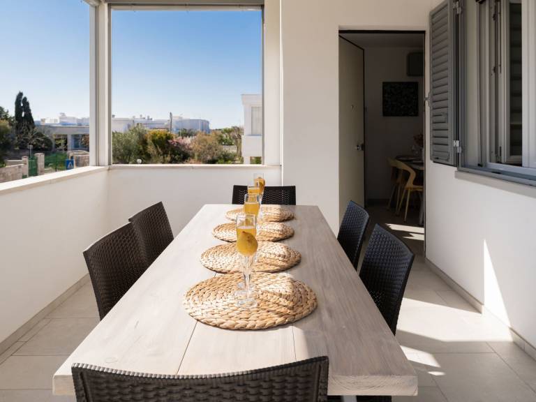 Rental apartment with yard, terrace & grill — photo 4