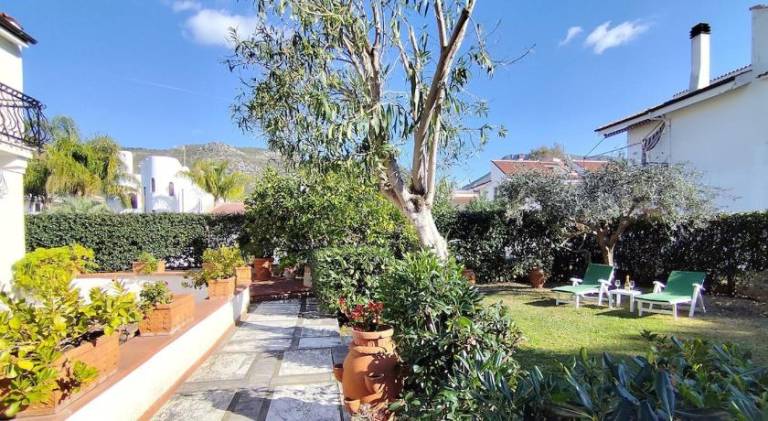 Villa | Next to the beach | Pet-friendly in Latina