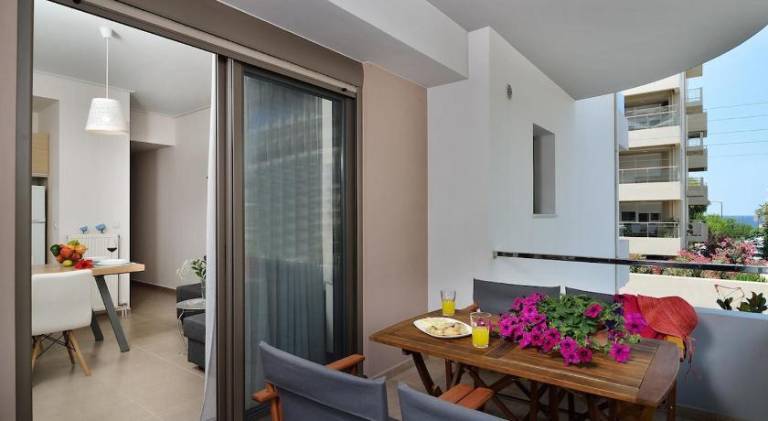 Rental apartment with patio | Close to the beach | Pets are welcome in Chania
