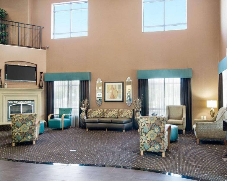 Comfort Suites Topeka Northwest — photo 4