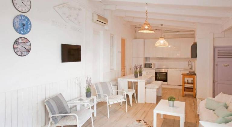 Villa with barbeque, private pool & patio | Perfect for remote work — photo 3