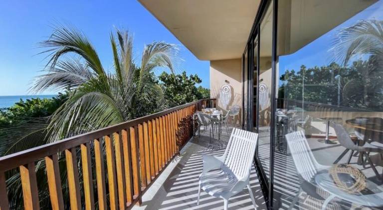 Apartment with pool — photo 5