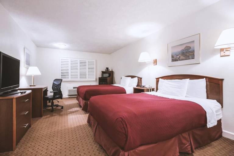 Sky-Palace Inn and Suites McCooK in McCook, NE