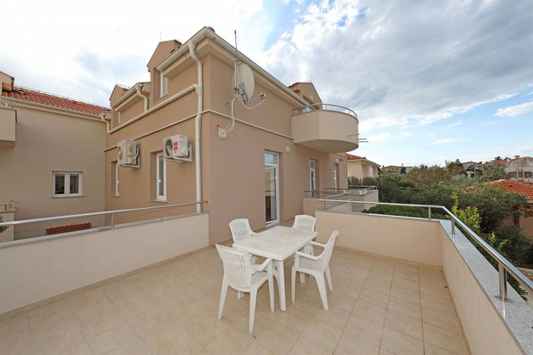 Holiday apartment with yard & terrace | Sea view — photo 3