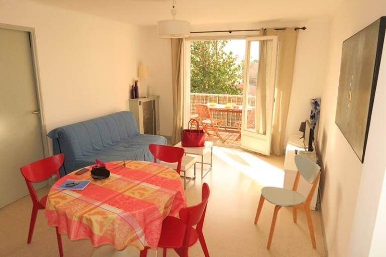 Fully equipped holiday apartment with terrace | Nature view | Close to the beach | Pet-friendly in Sanary-sur-Mer