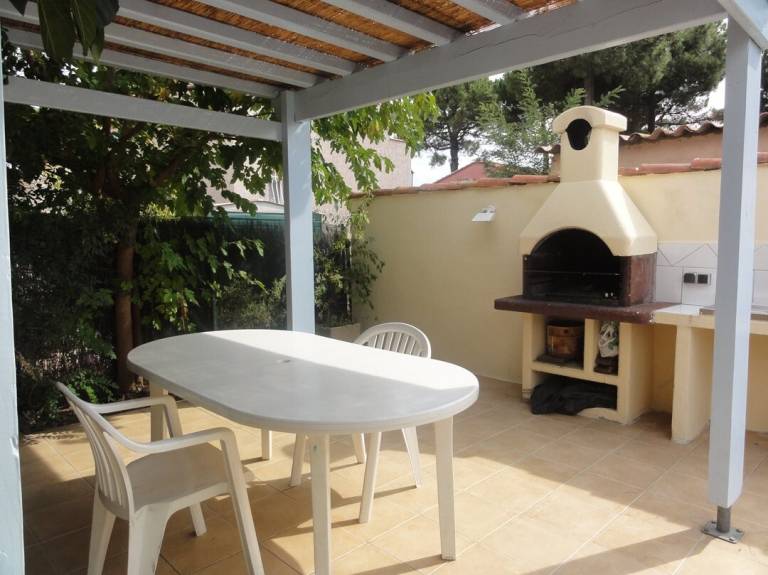 Vacation home with barbecue & yard | Garden view — photo 5