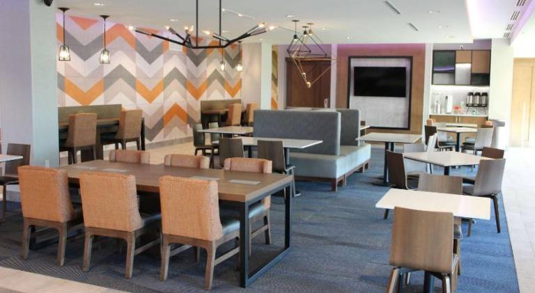 La Quinta Inn & Suites by Wyndham Bardstown — photo 4