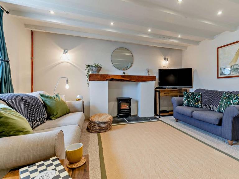 Fully equipped cottage with yard | Pet-friendly — photo 2