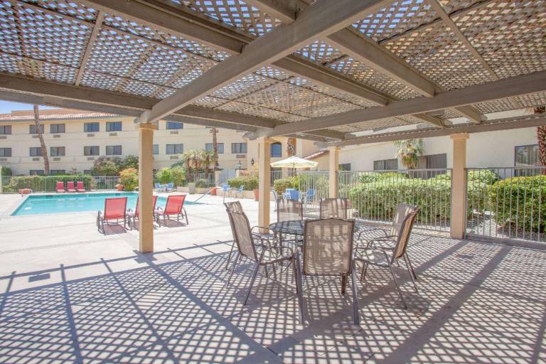 Ramada by Wyndham Barstow — photo 4