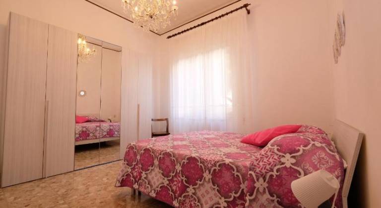 Holiday apartment with 2 rooms for 5 persons in Pineto