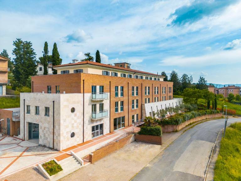 Ample serviced apartment with patio | Dogs allowed in Sovicille