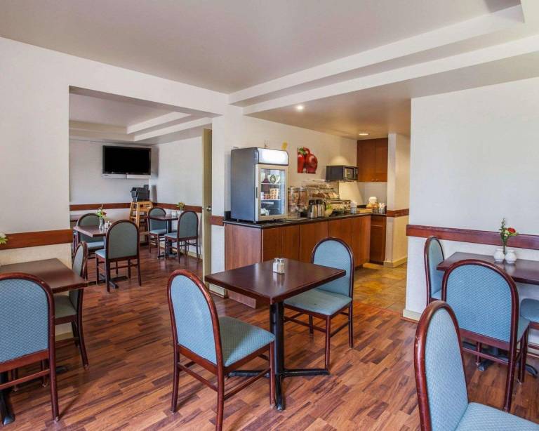 Quality Inn & Suites Everett — photo 3