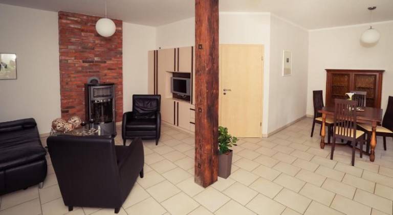 Holiday apartment with patio, yard & grill — photo 4