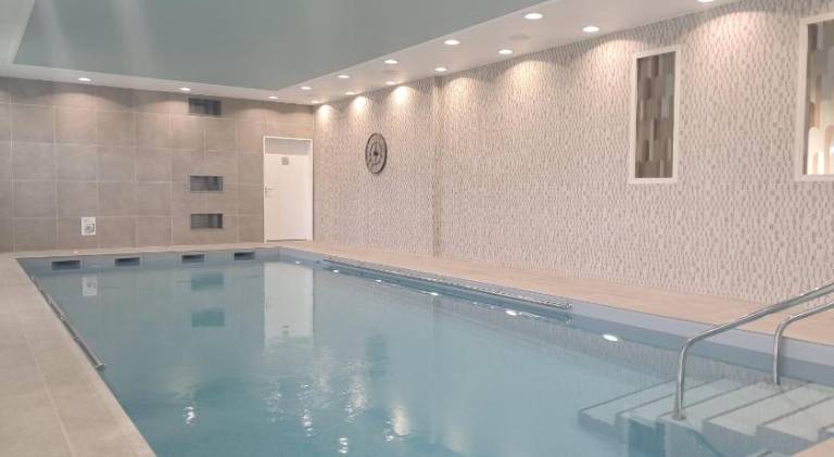 Pleasant serviced apartment with pool, patio & garden | Pets allowed in Tregueux