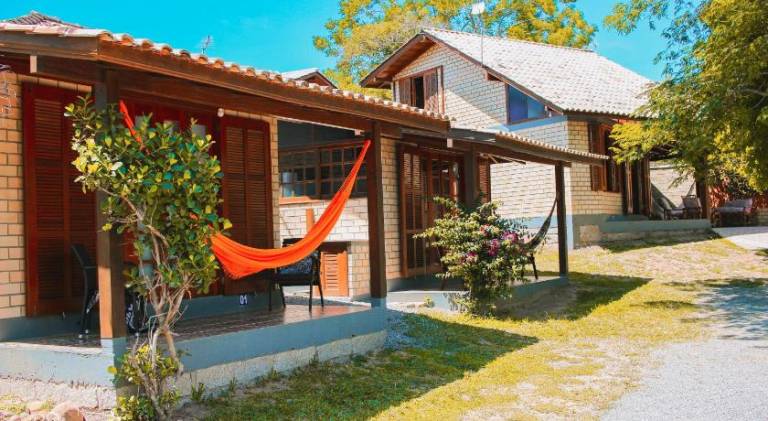 Vacation home with yard & BBQ in Imbituba