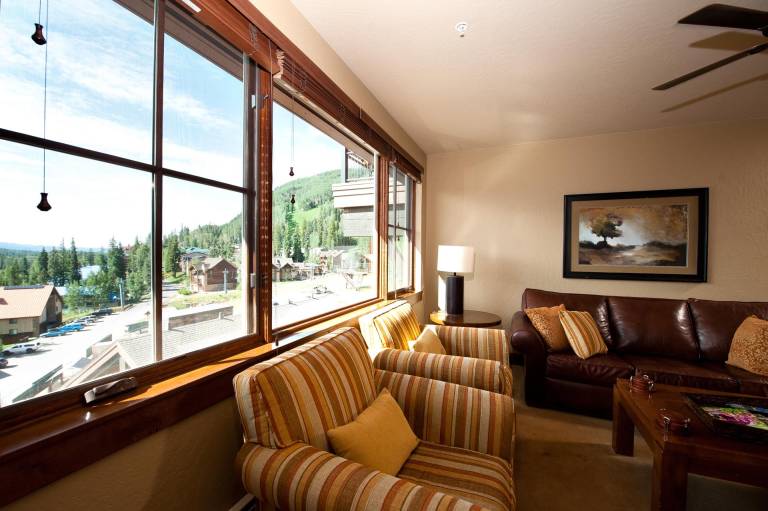 Condo with hot tub, fast internet & heated pool | Mountain view — photo 4