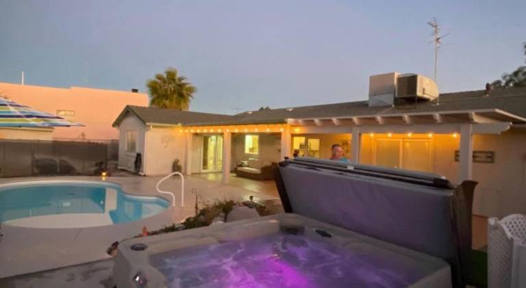 Charming house with jacuzzi & pool | Good for workation | Pets allowed in Lake Havasu City, AZ