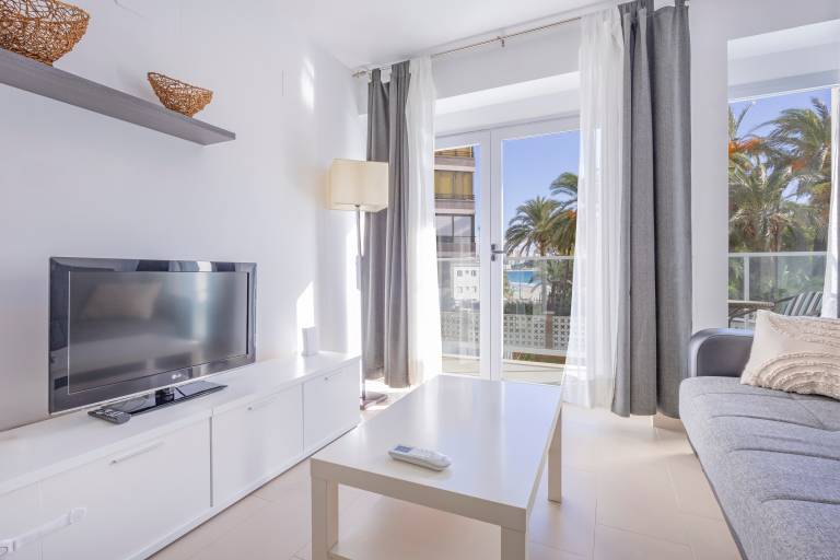 Apartment 'Playa De Poniente 1-5' with Sea View, Wi-Fi and Air Conditioning — photo 4