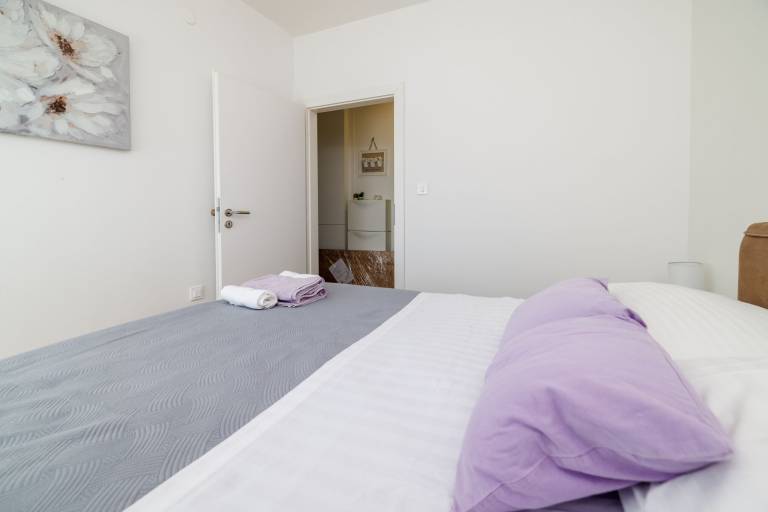 Holiday apartment with terrace, garden & barbeque | Garden view — photo 4