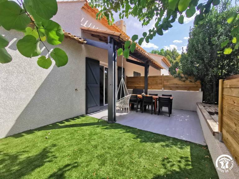 Gite with terrace & yard — photo 2
