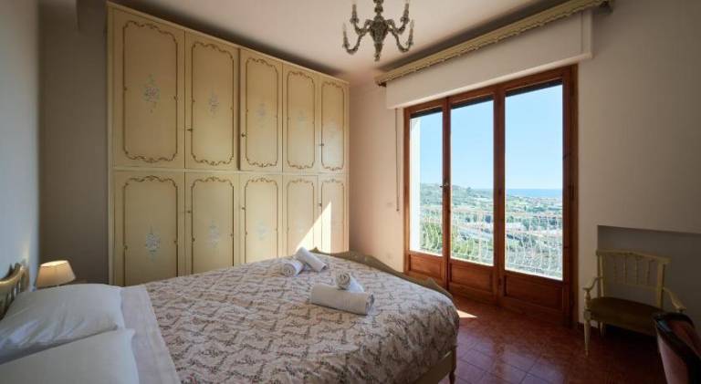Rental apartment with terrace — photo 2