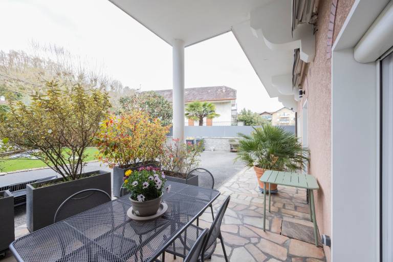 Apartment with terrace, fast internet & garden | Garden view — photo 2