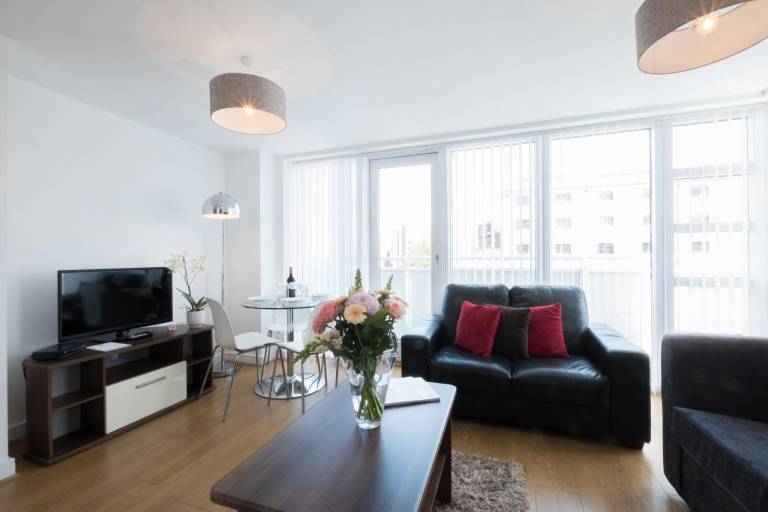 Serviced apartment with patio | Dogs allowed — photo 2