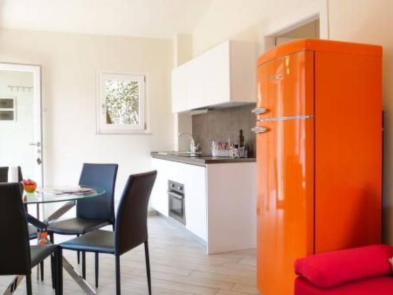 Holiday apartment with barbeque, yard & patio — photo 2