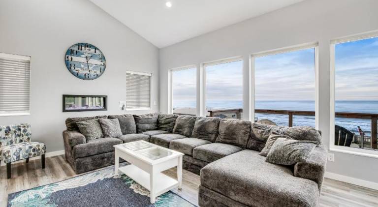 Vacation home with hot tub — photo 4