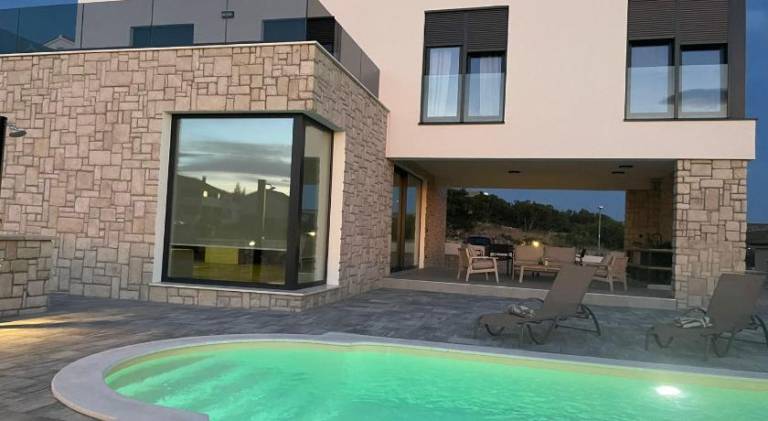 Villa with pool in Novalja