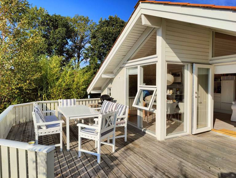 Quiet cottage near nature water and views