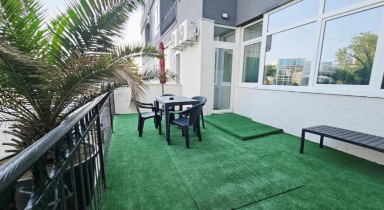Serviced apartment with terrace & yard — photo 4