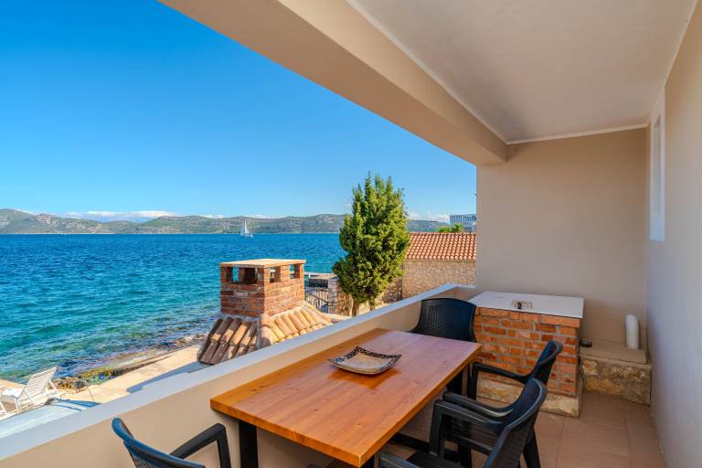 Apartment Otok Rava