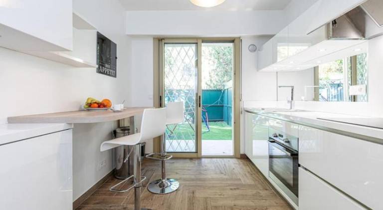 Fully equipped apartment with pool, yard & patio | Next to the beach | Suitable for remote work | Pets are welcome — photo 3