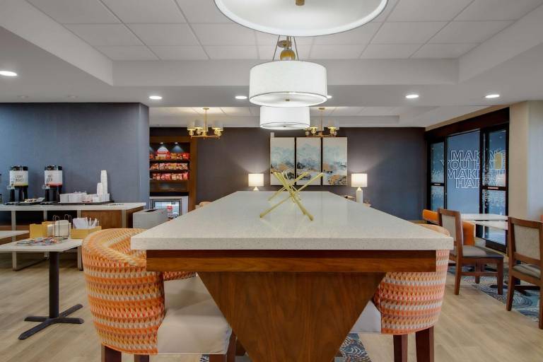 Hampton Inn Birmingham-Colonnade 280 — photo 2