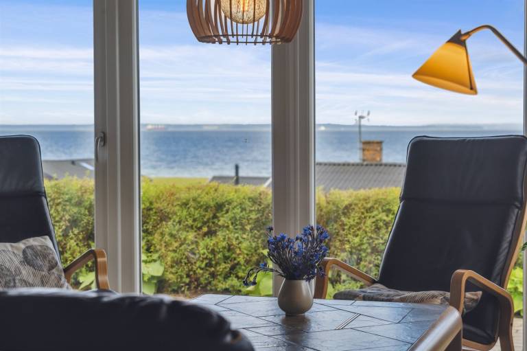 Family-friendly lovely vacation home with sauna, jacuzzi & yard | Sea view | Pets allowed — photo 5