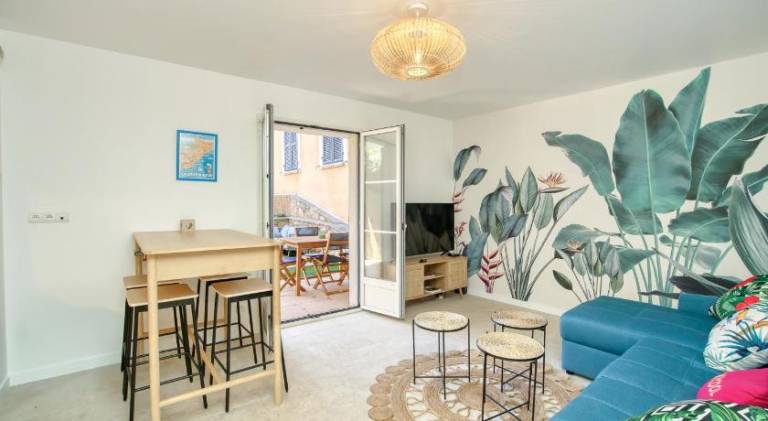 Fully equipped holiday apartment with pool & patio | Pet-friendly in Cavalaire-sur-Mer
