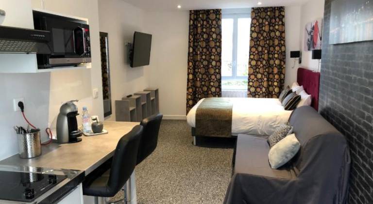 Serviced apartment with patio & garden | Suitable for remote work — photo 3