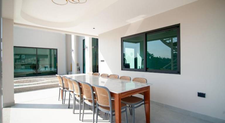 Villa with pool, garden & hot tub | Pet-friendly — photo 5