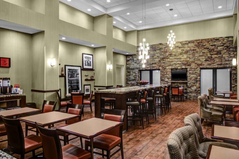 Hampton Inn & Suites Bakersfield/Hwy 58 — photo 4