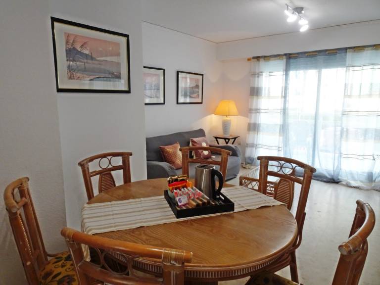 Rental apartment with garden, terrace & pool — photo 5