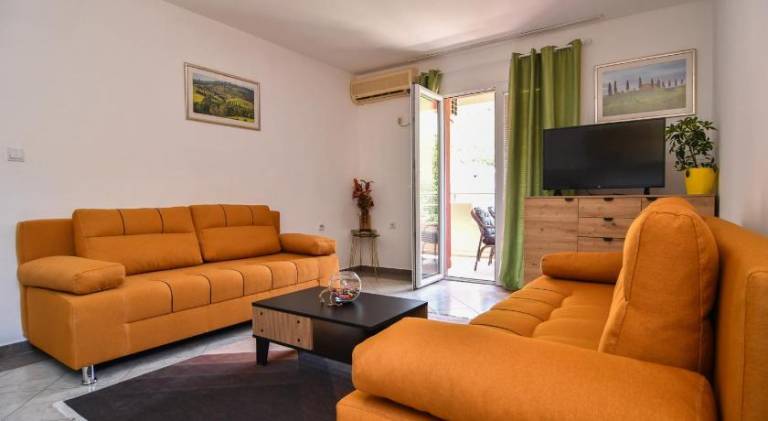 Perfect Location close to Jaz beach - Apartments Rora Knezevic — photo 2