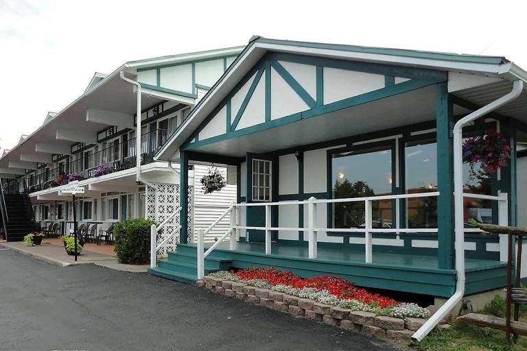 Super 8 by Wyndham Gananoque/Country Squire Resort — photo 4