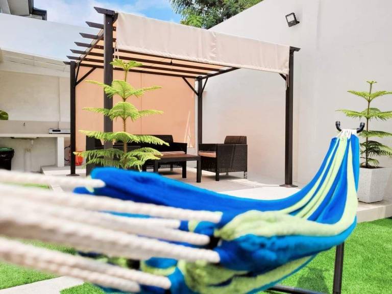 Villa with pool, barbeque & yard — photo 5
