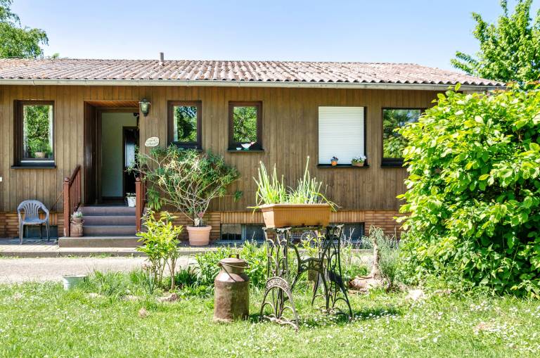 Rental apartment with barbeque & garden | Garden view — photo 2