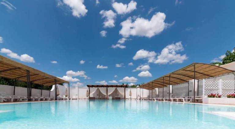 Vacation home with garden, terrace & pool | Suitable for remote work | Dogs allowed in Crispiano