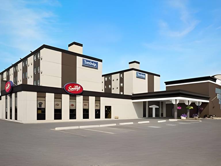 Travelodge by Wyndham Edmonton West in Edmonton, AB